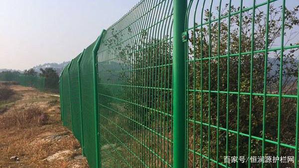 木垒公路分局及时修复损坏隔离栅网 保障公路安全畅通